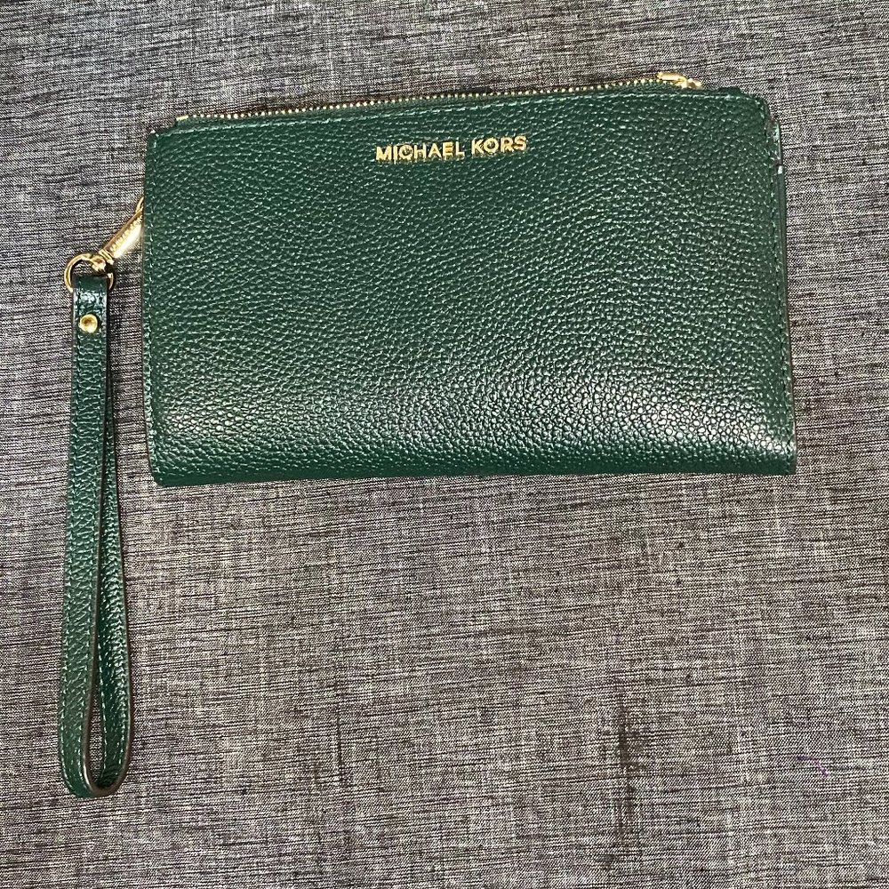 Michael Kors wristlet/wallet NWOT